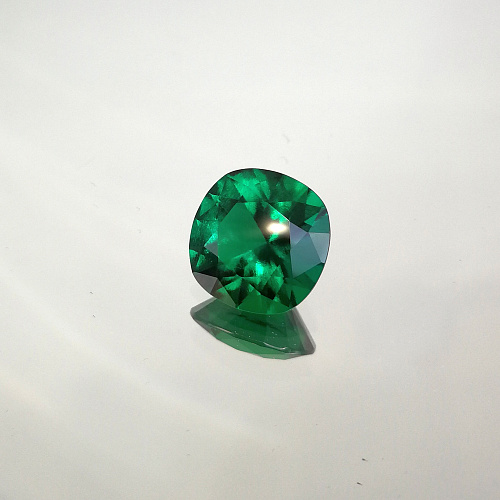 Изумруд гидротермальный кушон 12*12 мм