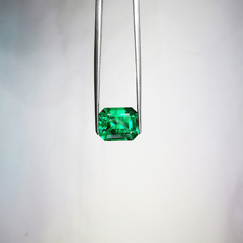 Изумруд колумбийский гидротермальный октагон 10*12 мм с включениями