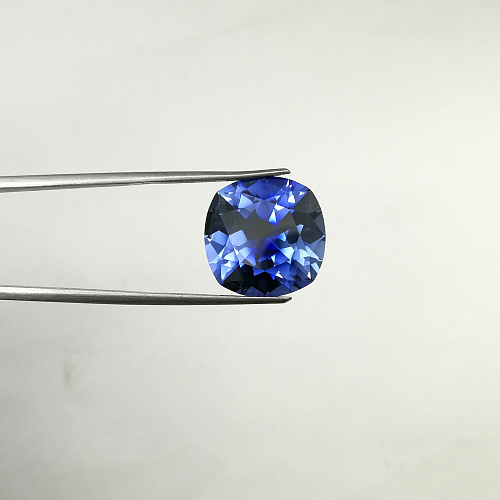 Сапфир выращенный, кушон 16*16 мм