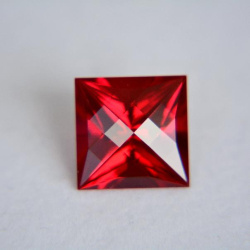 Рубин выращенный, квадрат 14*14 мм