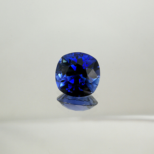 Сапфир выращенный, кушон 13*13 мм