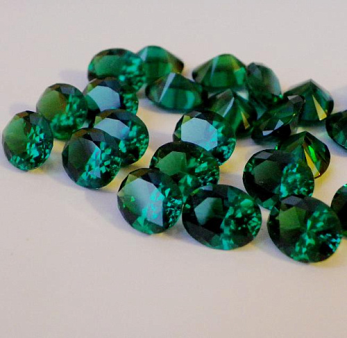 Изумруд гидротермальный, овал, 10*8 мм