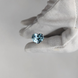 Топаз голубой, сердце 10*12 мм