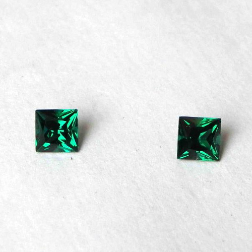 Изумруд гидротермальный, квадрат 5*5 мм