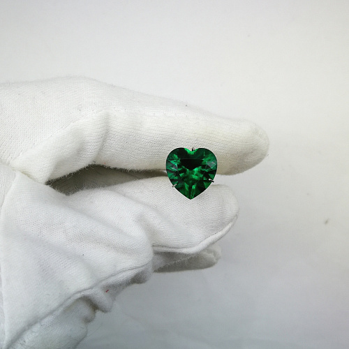 Изумруд гидротермальный, сердце 12*12 мм