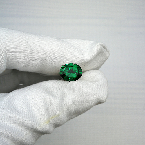 Изумруд гидротермальный, овал, 10*8 мм