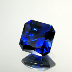 Сапфир выращенный, октагон, 12*12 мм