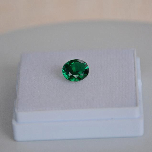 Изумруд гидротермальный, овал, 11*9 мм