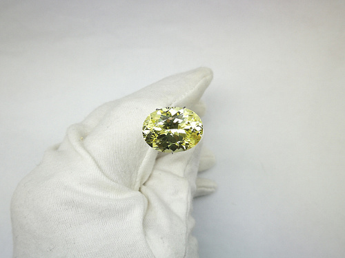 Сапфир желтый выращенный овал 20*15 мм