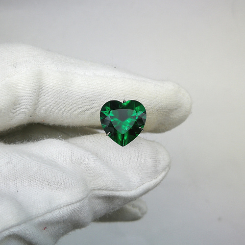 Изумруд гидротермальный, сердце 12*12 мм