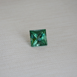 Кварц выращенный зеленый, квадрат, 14*14 мм