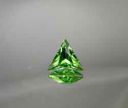 Наноситал цаворит, треугольник 15*15 мм