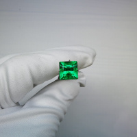 Изумруд колумбийский гидротермальный квадрат 10*10 мм