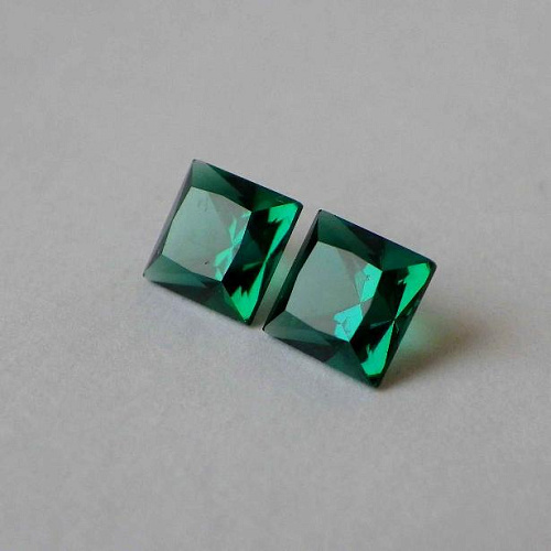 Изумруд гидротермальный, квадрат 7*7 мм