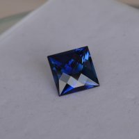 Сапфир выращенный, квадрат, 14*14 мм