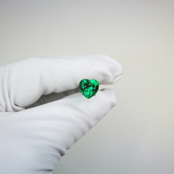 Изумруд колумбийский гидротермальный сердце 10*10 мм