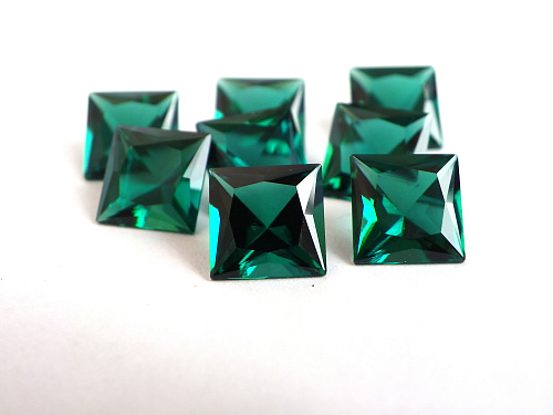 Изумруд гидротермальный, квадрат 8*8 мм