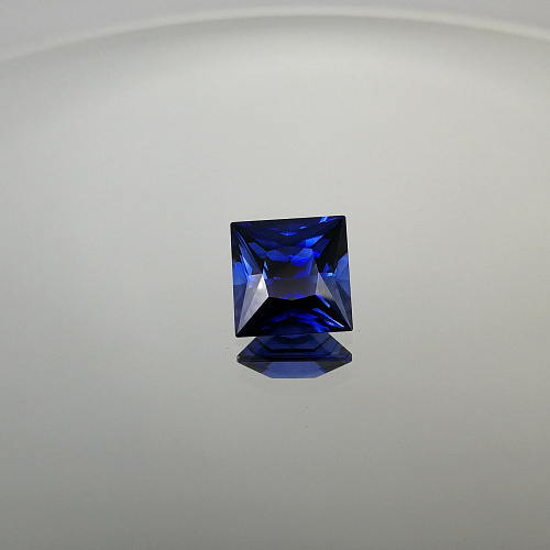 Сапфир выращенный, квадрат принцесса, 14*14 мм