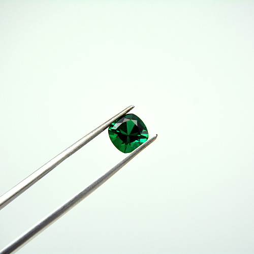 Изумруд гидротермальный кушон 8*8 мм