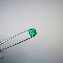 Изумруд колумбийский гидротермальный ашер 10*10 мм