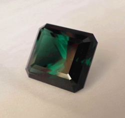 Кварц выращенный зеленый, октагон, 18*20 мм