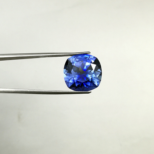 Сапфир выращенный, кушон 16*16 мм